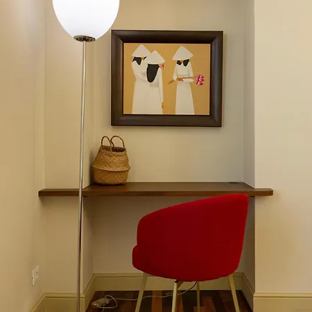 Elegant Historic On A Tree-lined Avenue Near Cadorna Station Milán