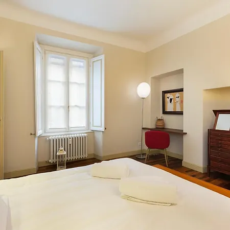 Elegant Historic On A Tree-lined Avenue Near Cadorna Station * Milán