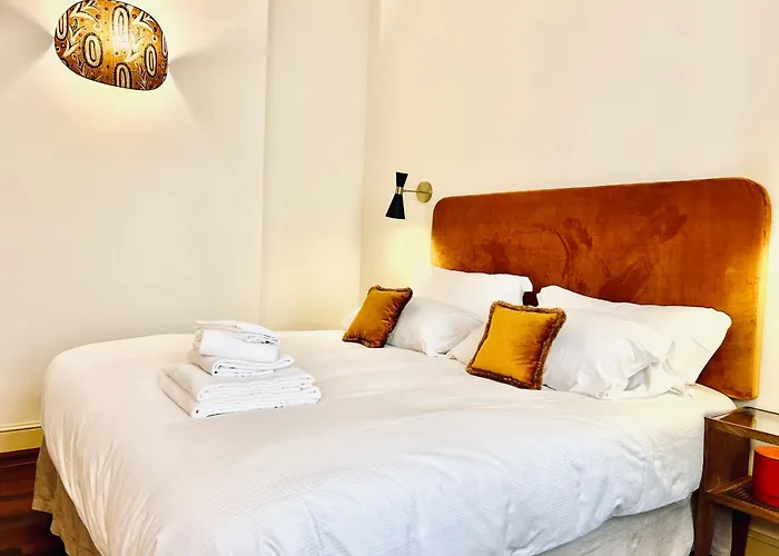 Elegant Historic On A Tree-lined Avenue Near Cadorna Station And Last Supper Milan