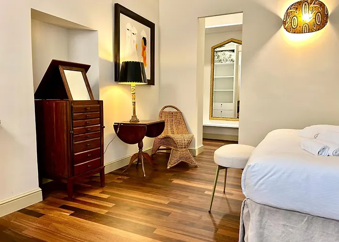 Elegant Historic On A Tree-lined Avenue Near Cadorna Station And Last Supper Apartment