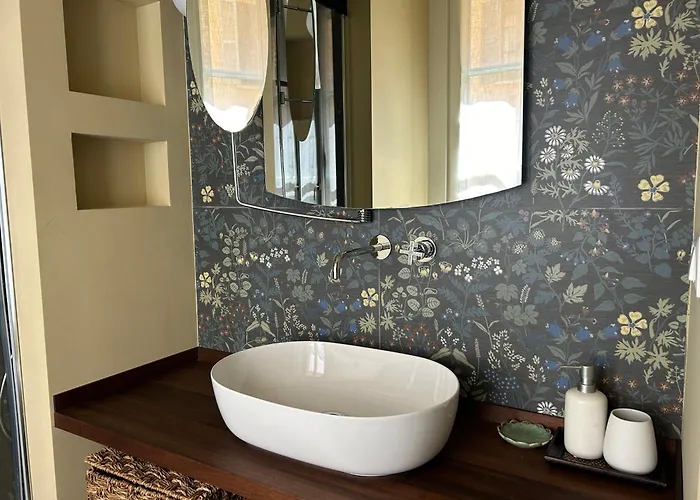 Elegant Historic On A Tree-lined Avenue Near Cadorna Station And Last Supper * Milan