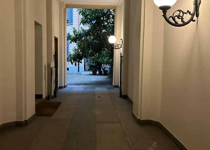 Apartment Elegant Historic On A Tree-lined Avenue Near Cadorna Station And Last Supper Milan