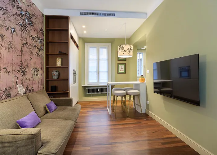 Elegant Historic On A Tree-lined Avenue Near Cadorna Station And Last Supper *