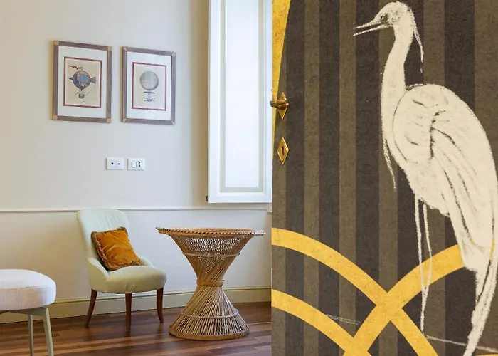Apartment Elegant Historic On A Tree-lined Avenue Near Cadorna Station And Last Supper Milan